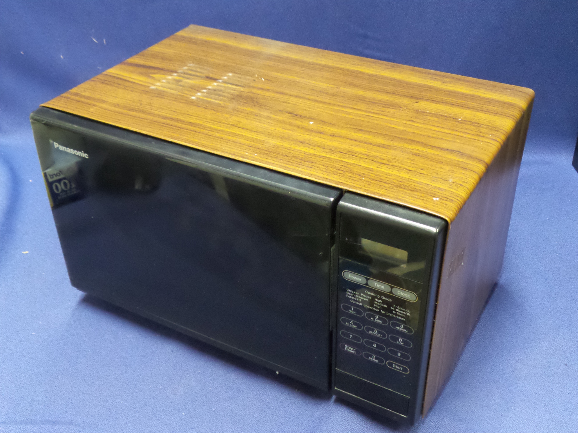 Panasonic 0.6 cu ft 700 watt Microwave Oven, Model NN4361A Allsold